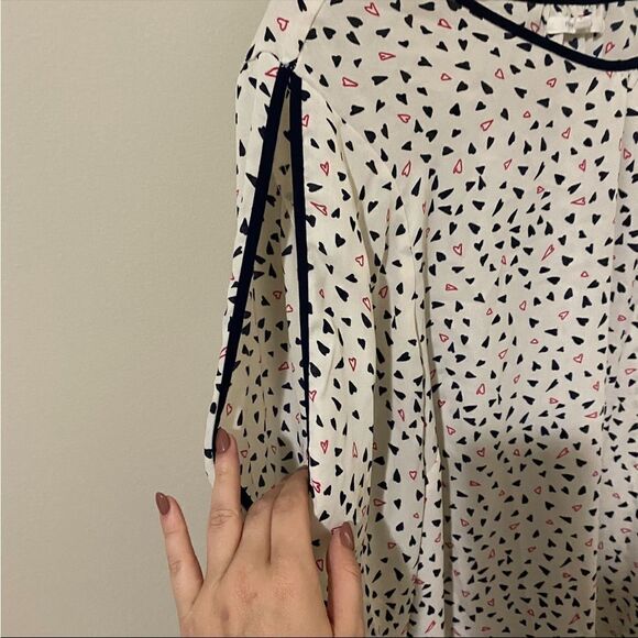 Maurice’s chiffon blouse with contrast trim and slit sleeves in heart print - Picture 5 of 8